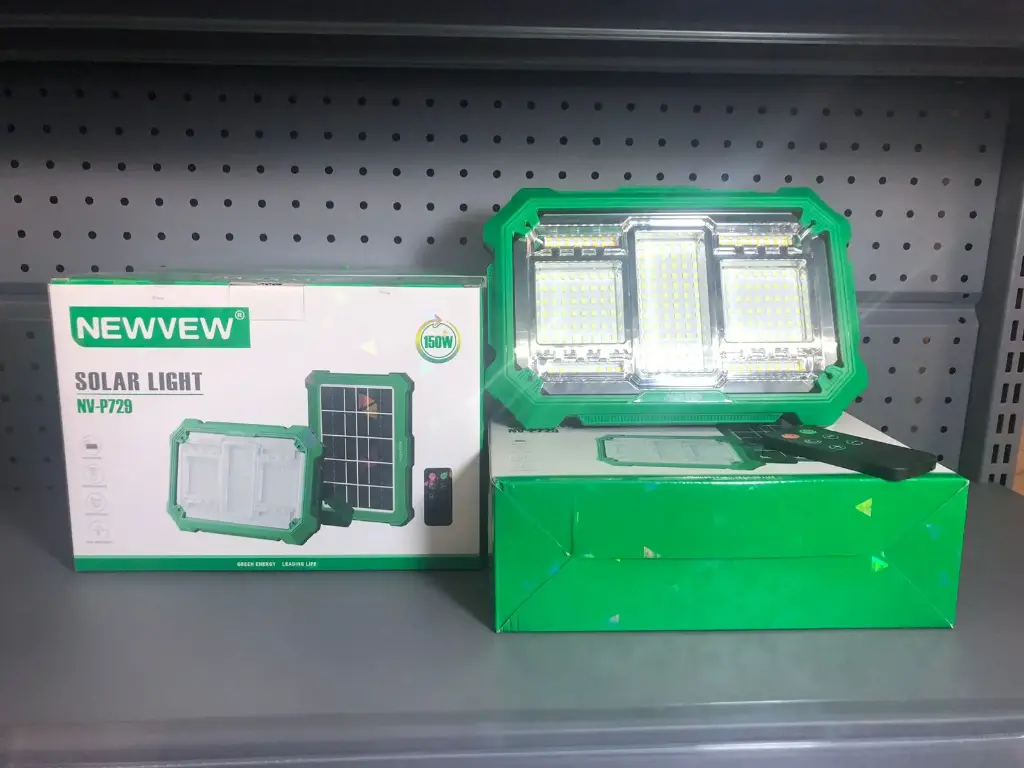 PROJECTEUR SOLAIRE 150W